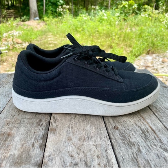 Allbirds women’s Black and White Organic Cotton Pacers Sneakers - Picture 2 of 11